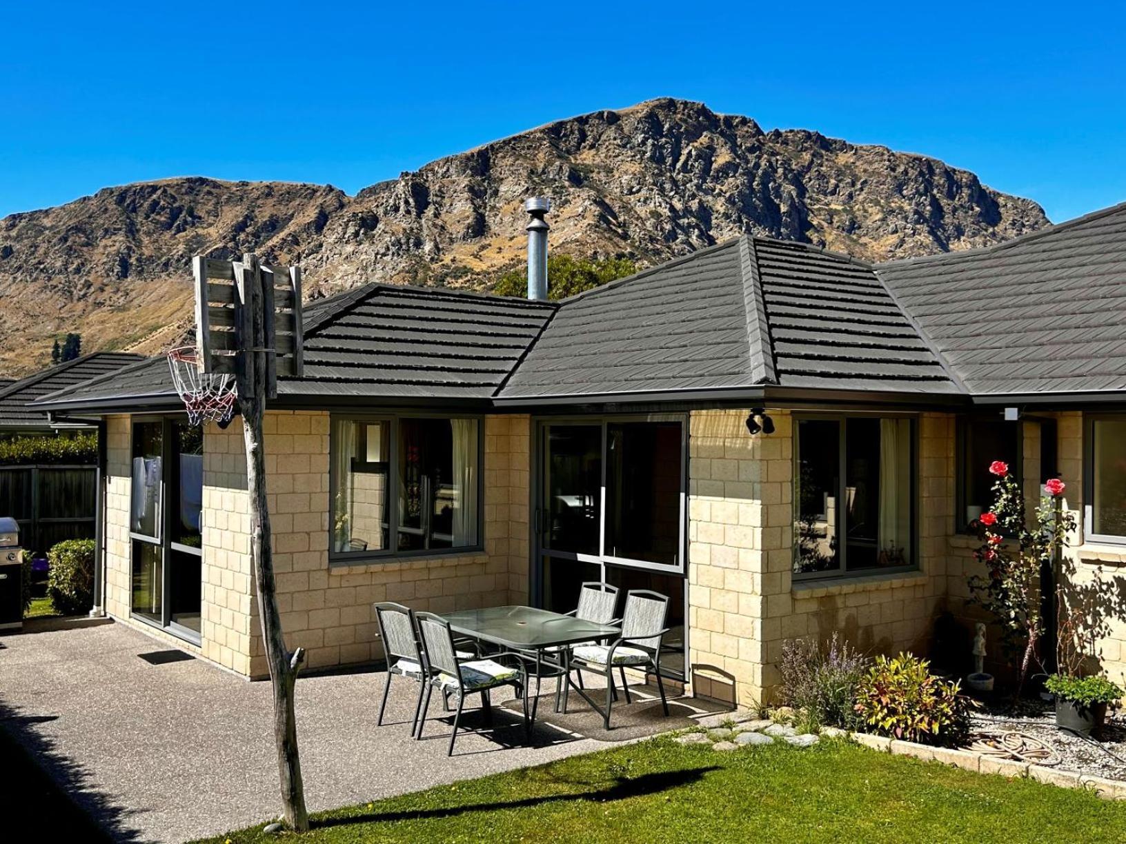 Villa Alpine Mirage Queenstown Exterior foto
